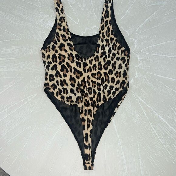 Alice and Olivia size medium leopard bodysuit NWOT - Picture 2 of 6
